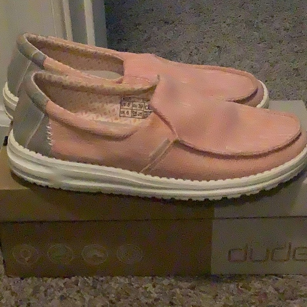 Womens heydudes size 8 pink